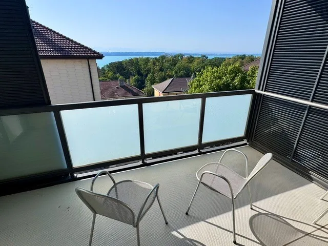 Charmantes 3-Zimmer-Wohnung mit Balkon und Aussicht in Neuchâtel