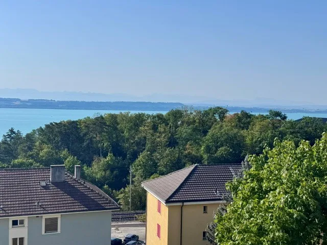 Charmant appartement de 3 pièces avec balcon et vue à Neuchâtel