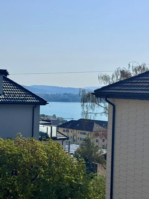 Charmantes 3-Zimmer-Wohnung mit Balkon und Aussicht in Neuchâtel