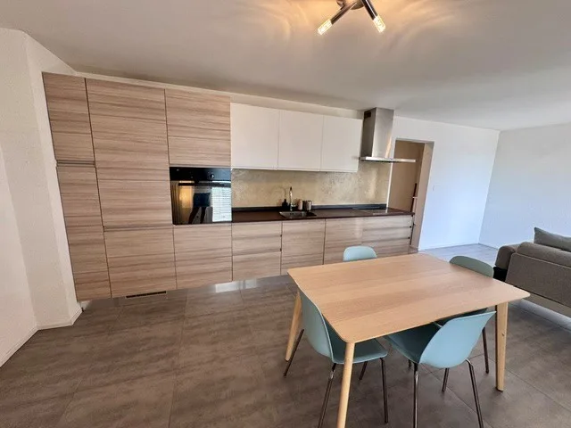 Charmantes 3-Zimmer-Wohnung mit Balkon und Aussicht in Neuchâtel
