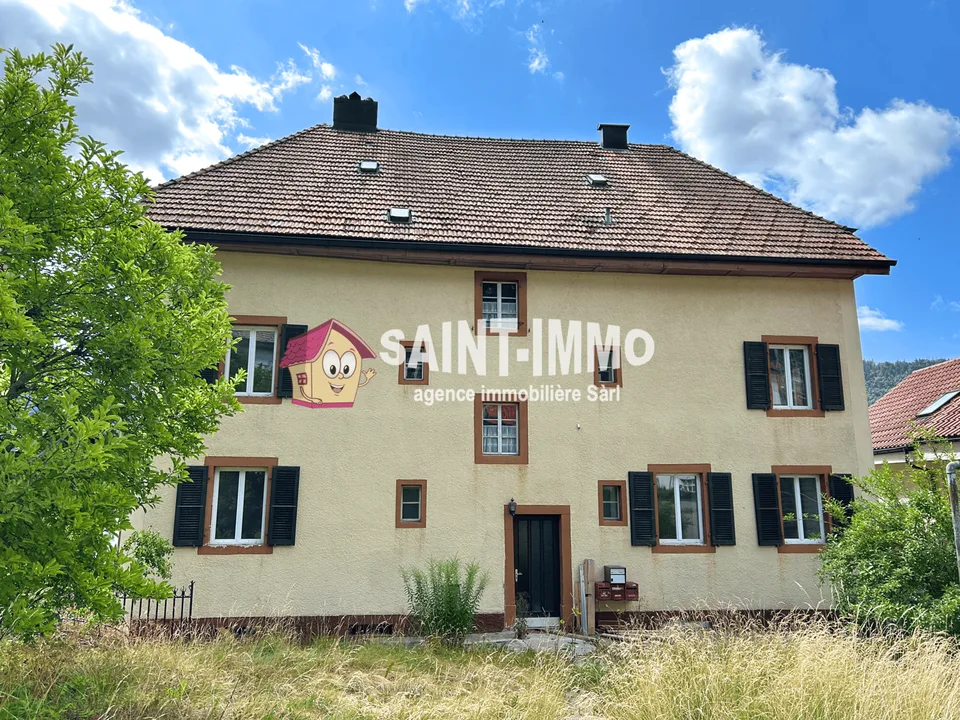Mietshaus mit 4 Wohnungen, einem Lokal, einem baureifen Grundstück und einer Garage zur Renovierung