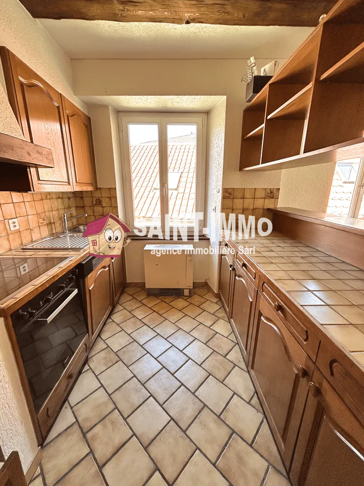 Mietshaus mit 4 Wohnungen, einem Lokal, einem baureifen Grundstück und einer Garage zur Renovierung