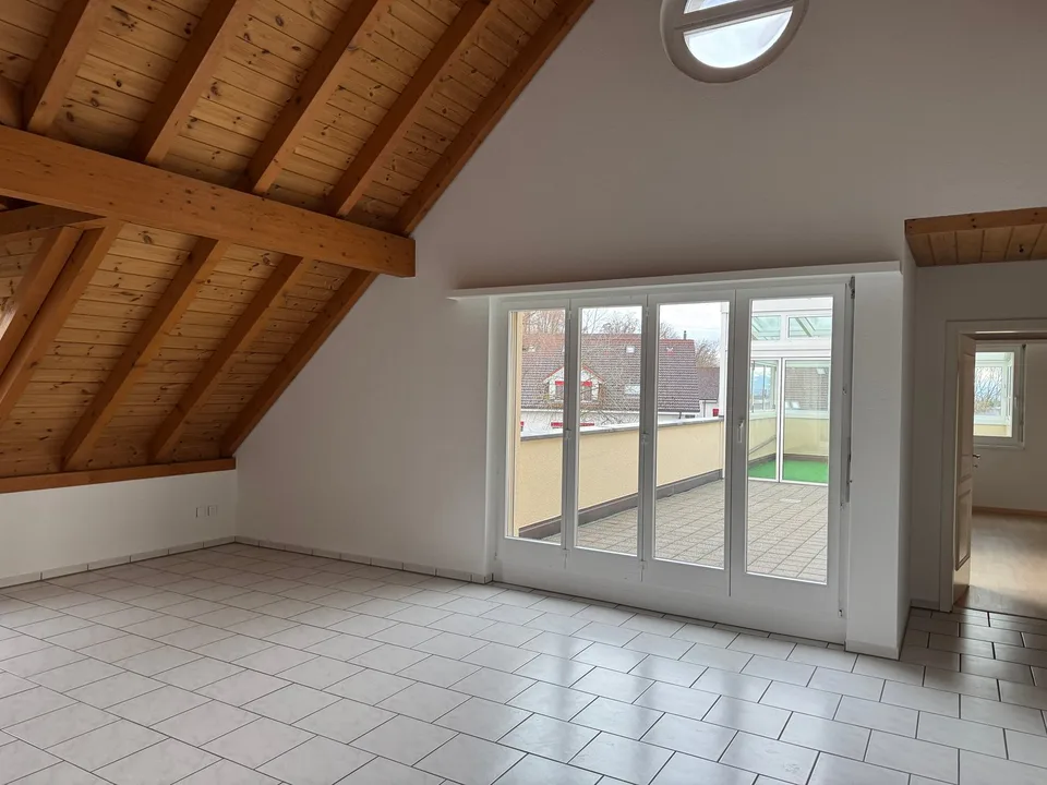 Exclusive 4.5-room attic apartment with sunny terrace and winter garden