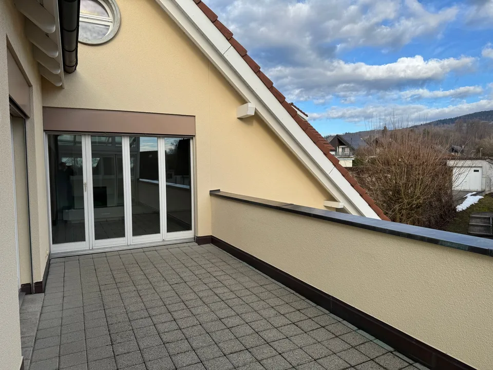 Exclusive 4.5-room attic apartment with sunny terrace and winter garden