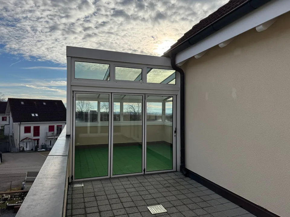 Exclusive 4.5-room attic apartment with sunny terrace and winter garden