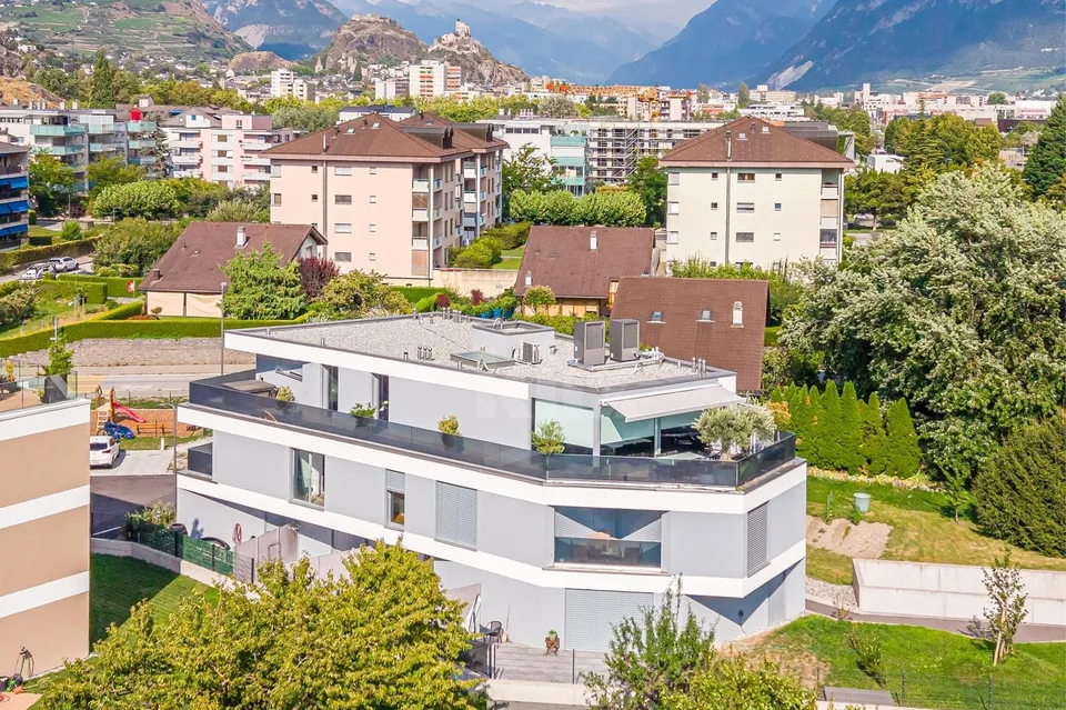 Beautiful recent studio with mountain view