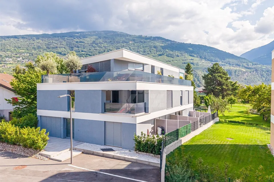 Beau studio récent avec vue sur les montagnes