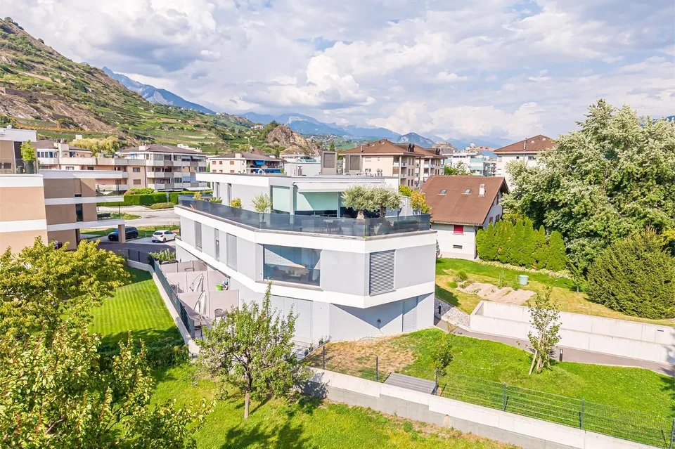 Beautiful recent studio with mountain view