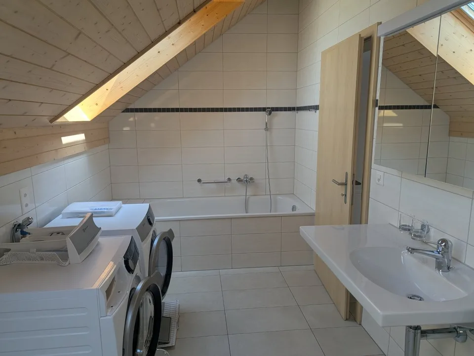 Appartamento duplex moderno di 3,5 locali a Leuzigen