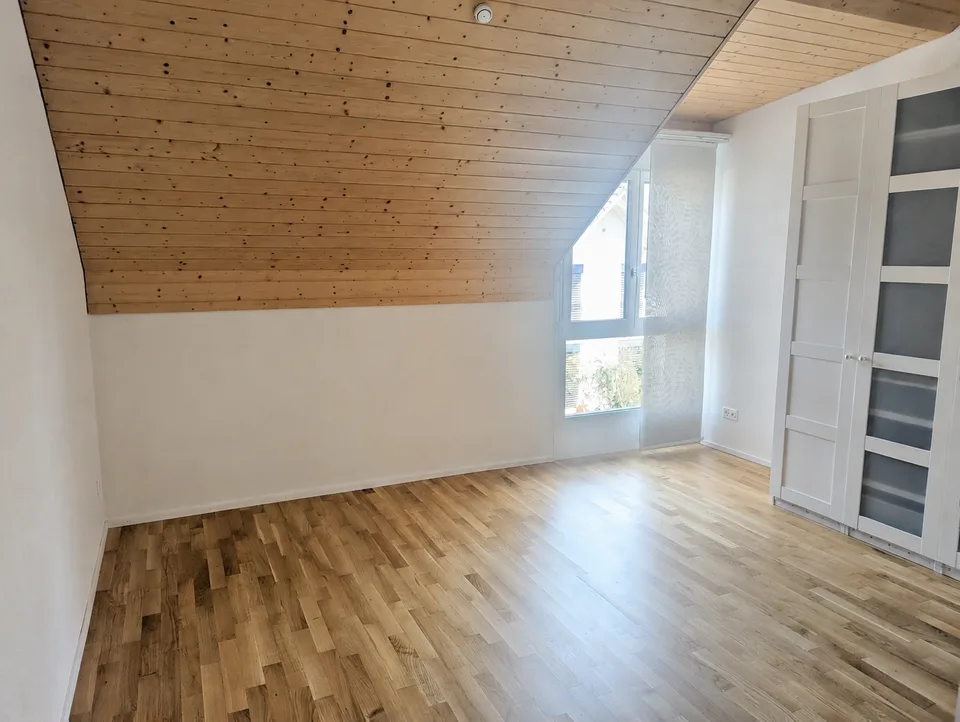 Appartamento duplex moderno di 3,5 locali a Leuzigen