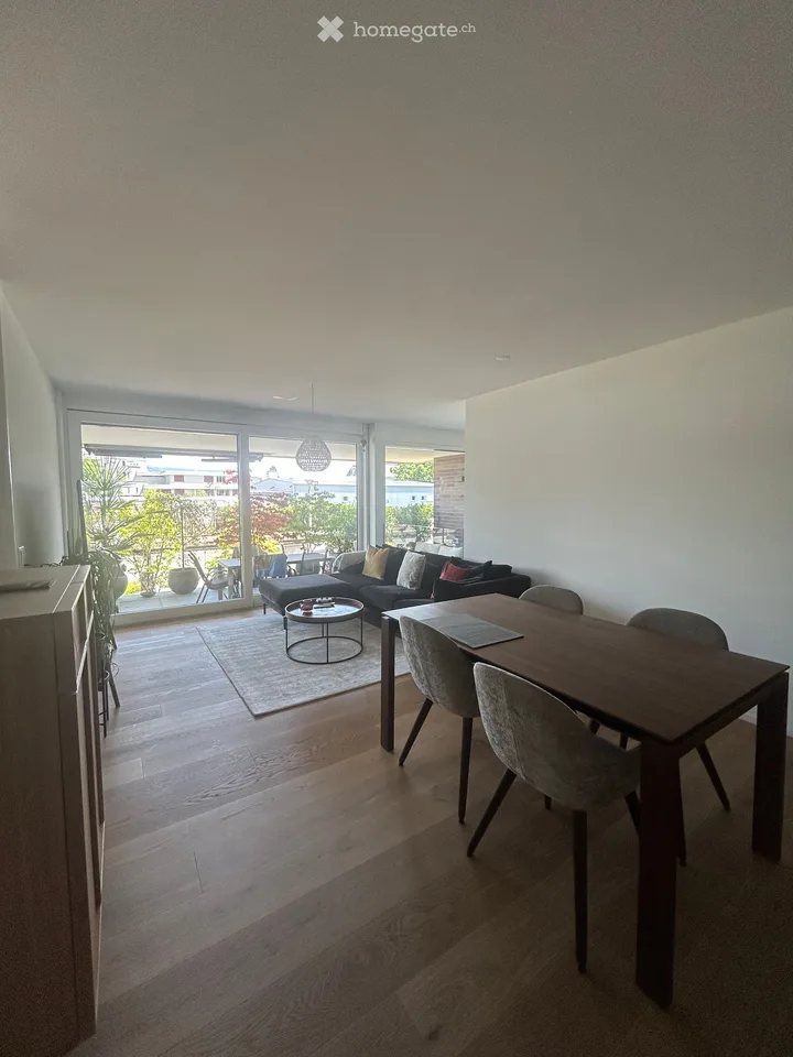 Möblierte 2.5-Zimmer-Wohnung in Oberrieden – Modern, ruhig und seenah