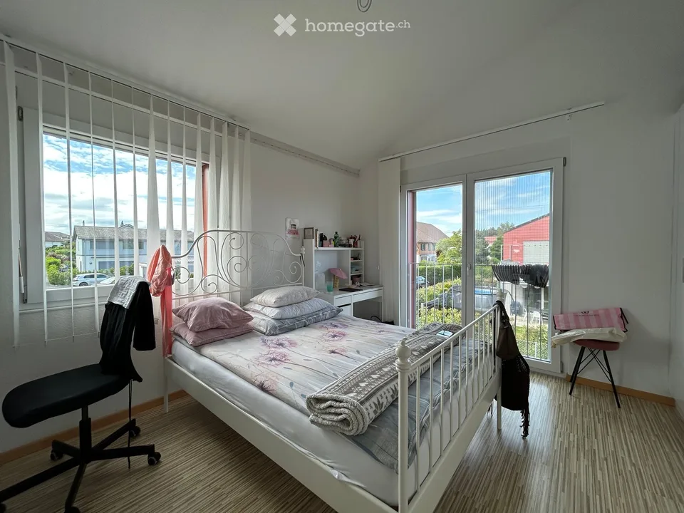 Maison unifamiliale moderne de 5,5 pièces avec grand jardin à Jegenstorf