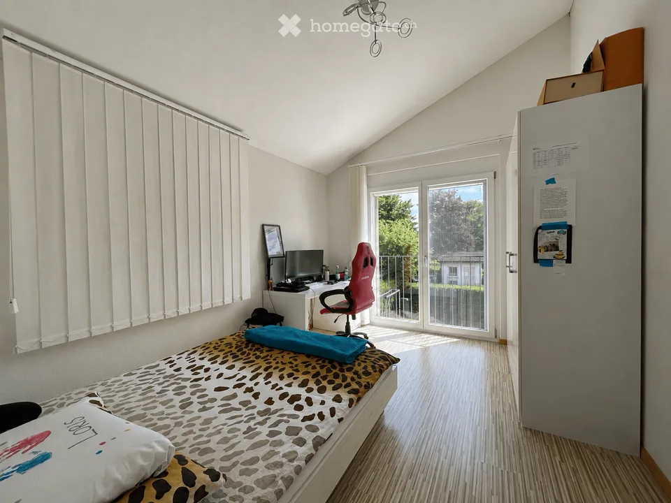 Maison unifamiliale moderne de 5,5 pièces avec grand jardin à Jegenstorf