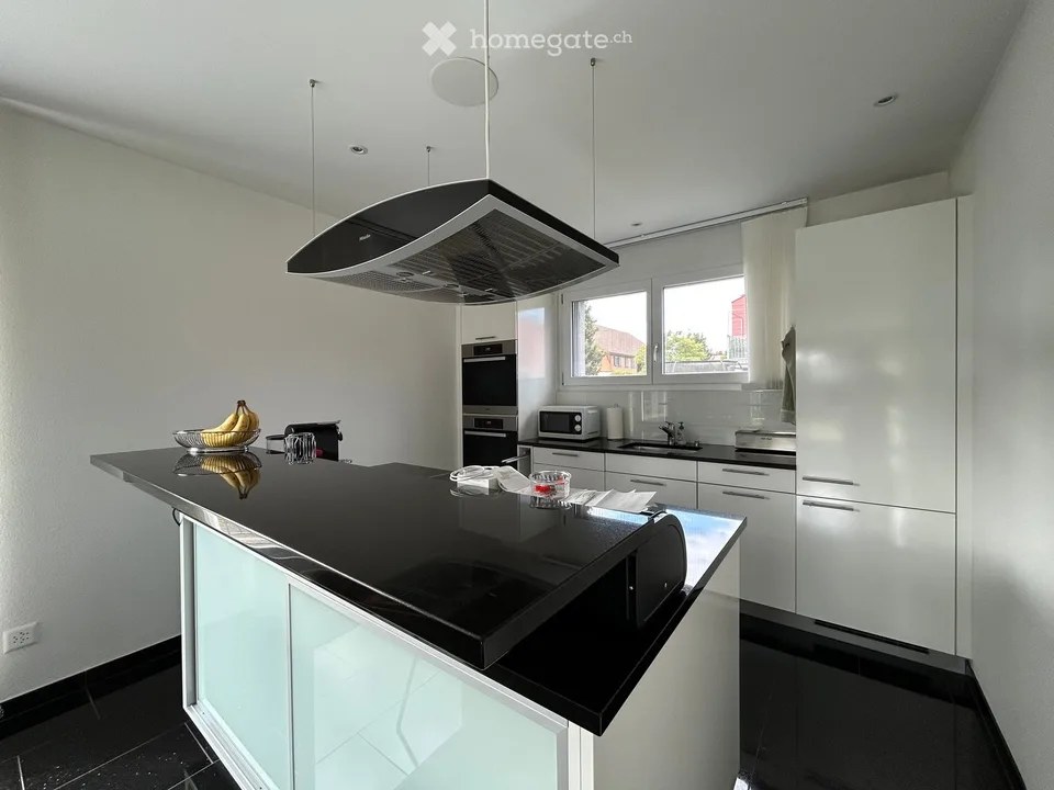 Maison unifamiliale moderne de 5,5 pièces avec grand jardin à Jegenstorf