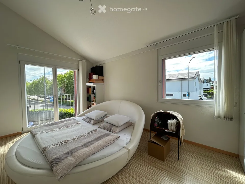 Maison unifamiliale moderne de 5,5 pièces avec grand jardin à Jegenstorf