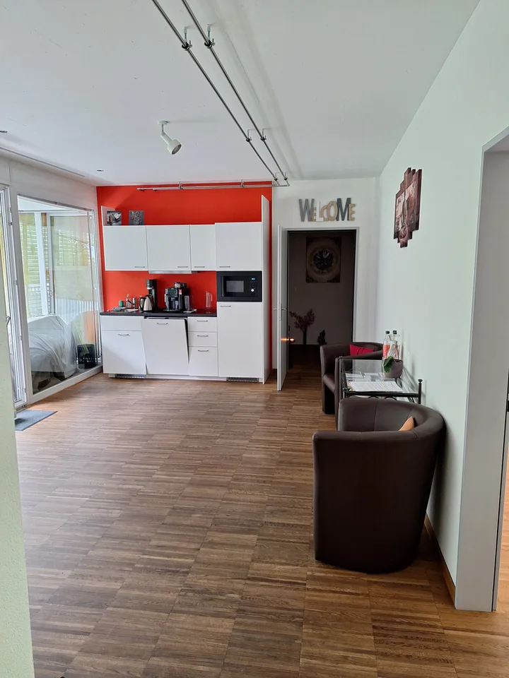 Office space on the Sihl, in a tax-friendly municipality