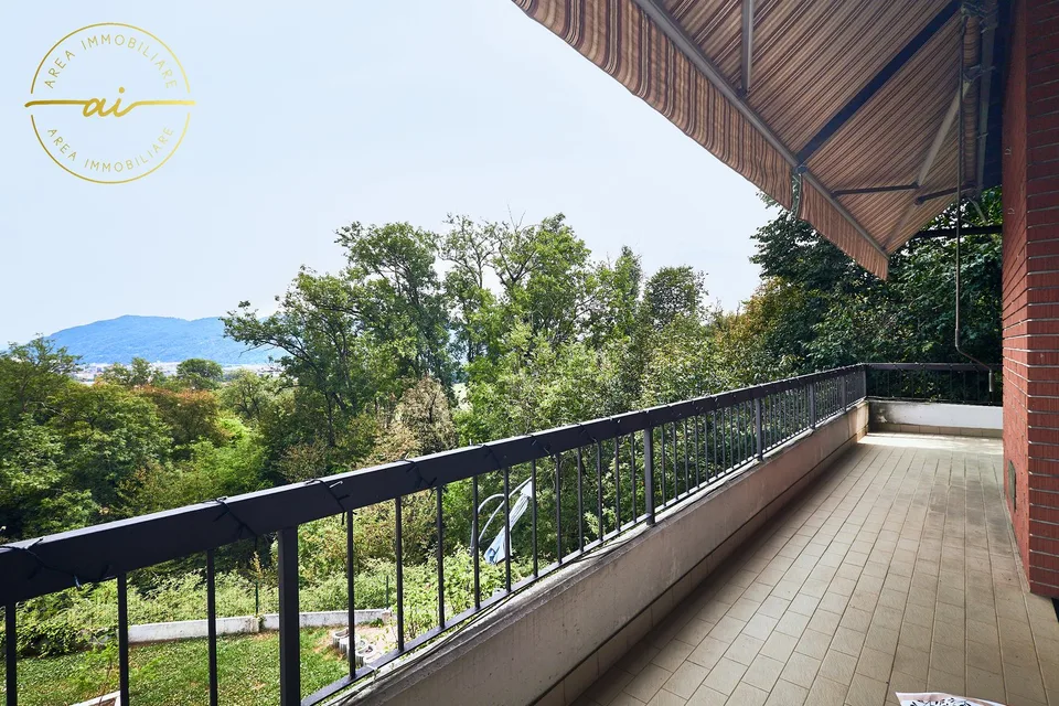 SPAZIOSA CASA CON 3 UNITÀ ABITATIVE E GIARDINO DI 400 MQ