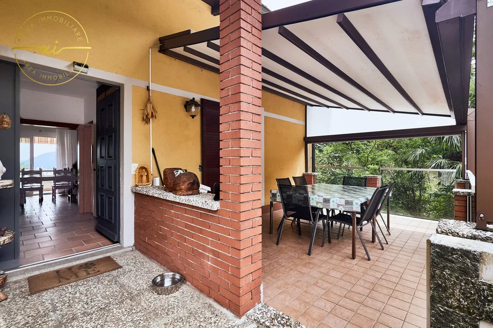 SPAZIOSA CASA CON 3 UNITÀ ABITATIVE E GIARDINO DI 400 MQ