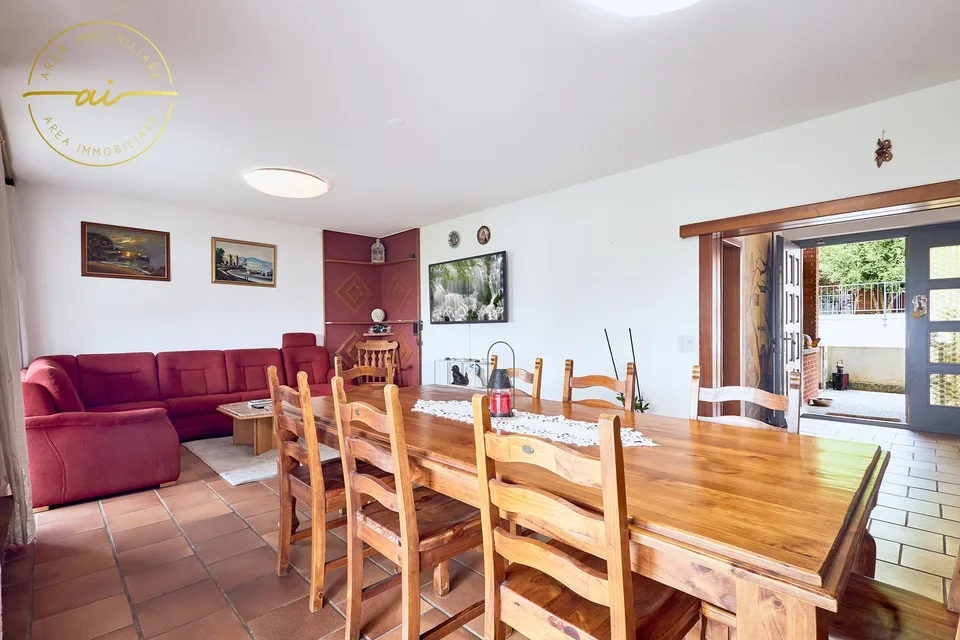 SPAZIOSA CASA CON 3 UNITÀ ABITATIVE E GIARDINO DI 400 MQ