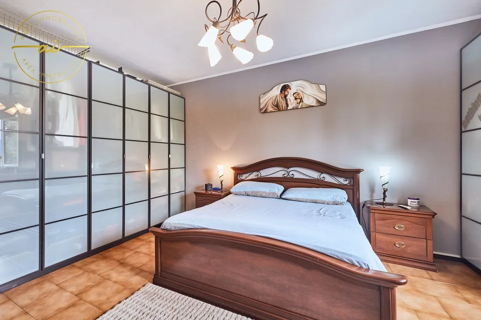 SPAZIOSA CASA CON 3 UNITÀ ABITATIVE E GIARDINO DI 400 MQ