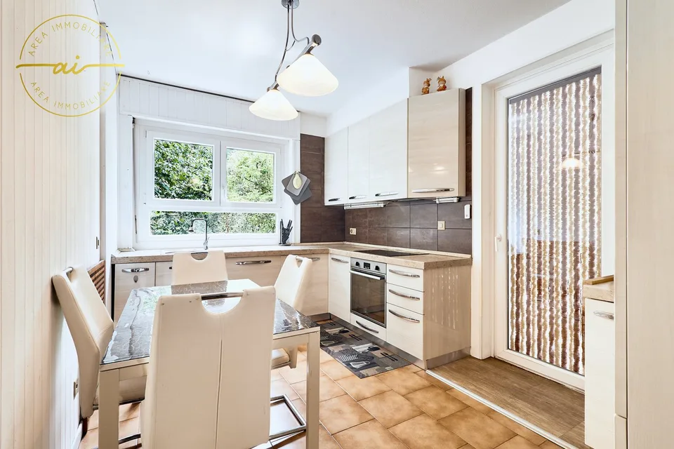 SPAZIOSA CASA CON 3 UNITÀ ABITATIVE E GIARDINO DI 400 MQ