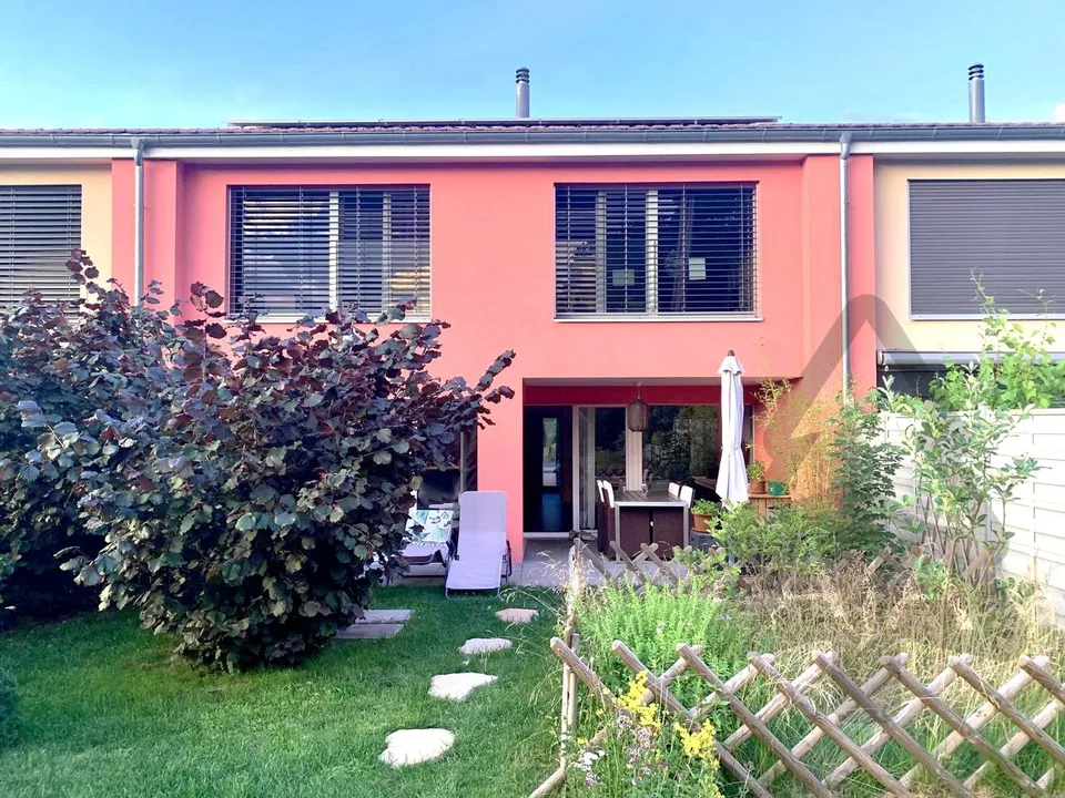Cudrefin (a stone's throw from the Lake), very beautiful semi-detached villa with 5.5 rooms and garden