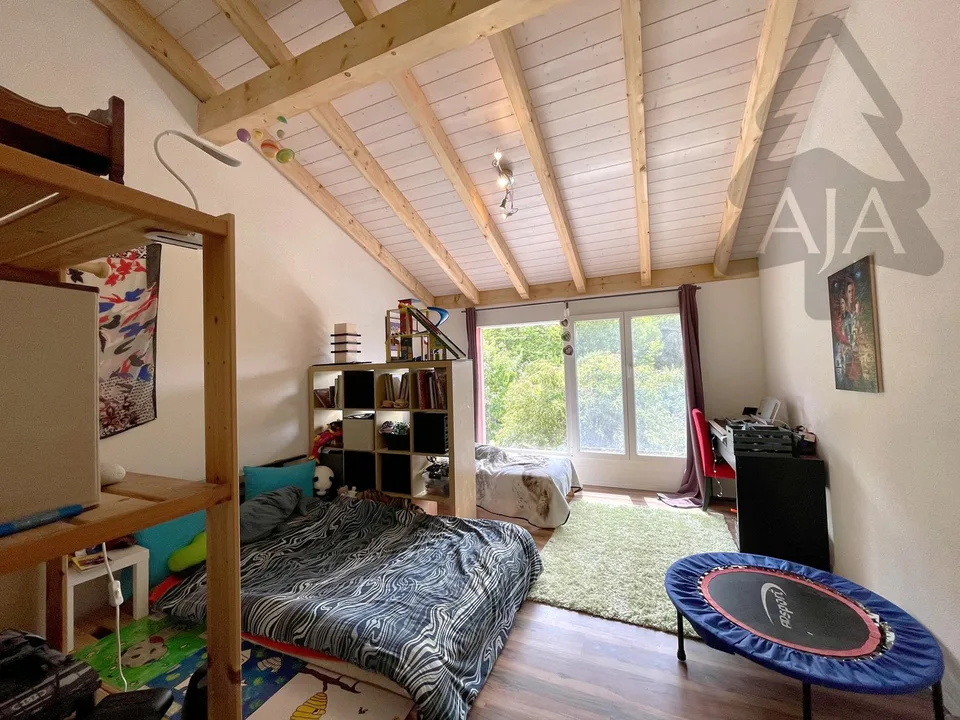 Cudrefin (a stone's throw from the Lake), very beautiful semi-detached villa with 5.5 rooms and garden