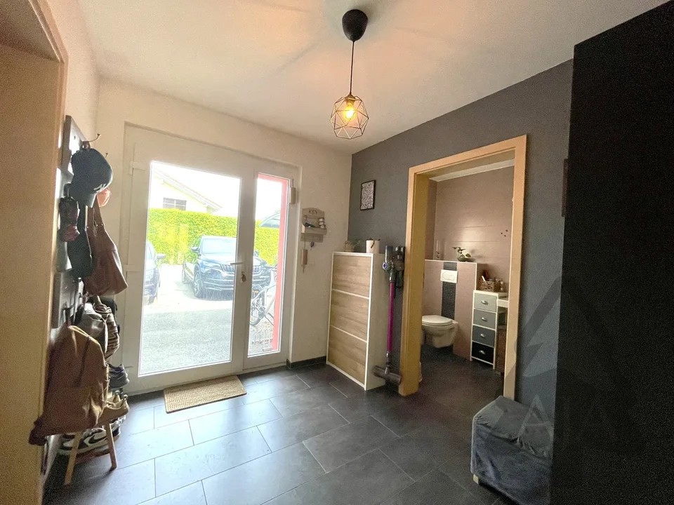 Cudrefin (a stone's throw from the Lake), very beautiful semi-detached villa with 5.5 rooms and garden