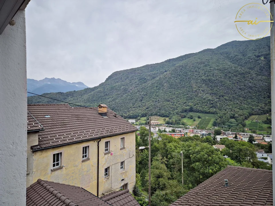 Maison plurifamiliale historique avec 3 appartements à Rivera