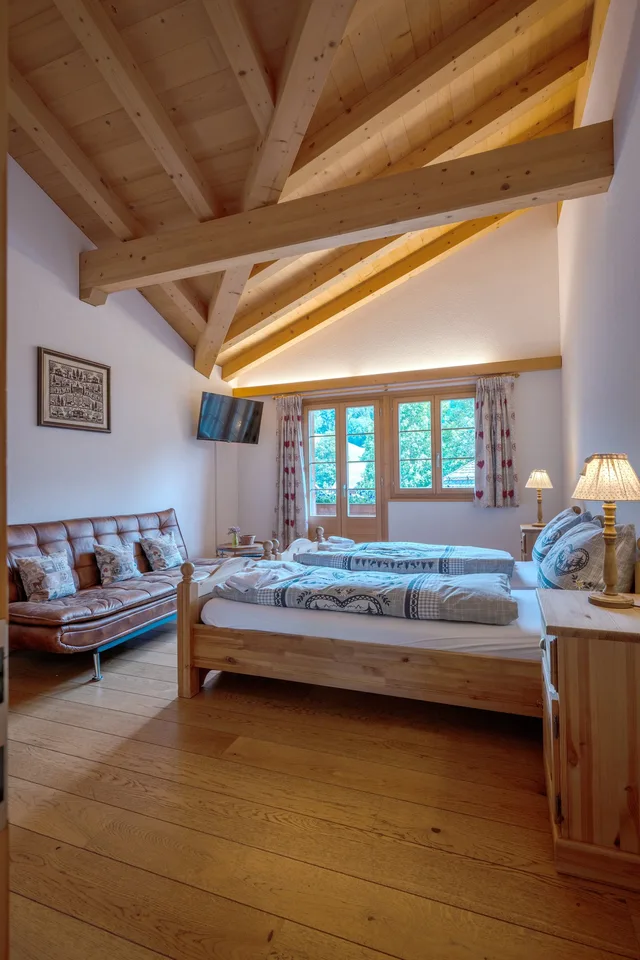 Schöne und moderne 5.5-Zimmer Dachwohnung