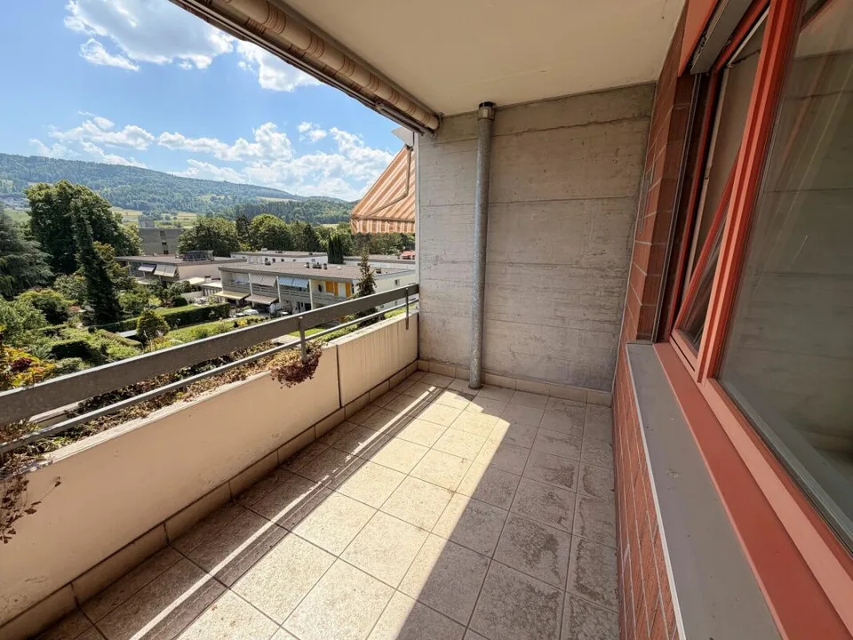 Sunny 2.5-room apartment with beautiful views and parking space in Aesch