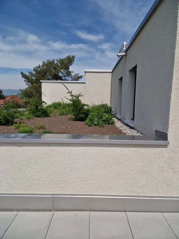 Attractive 3½-room attic apartment with large loggia and terrace