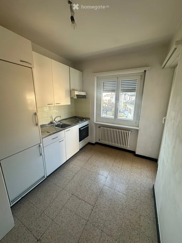 3.5 locali / 3 piano - via Golf 47 a Caslano