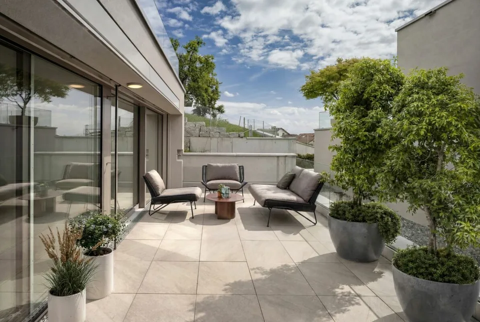 2-Etagen Terrassenhaus mit 2 Terrassen und 1 Sitzplatz