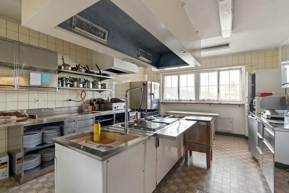 Maison multifamiliale avec terrain constructible supplémentaire