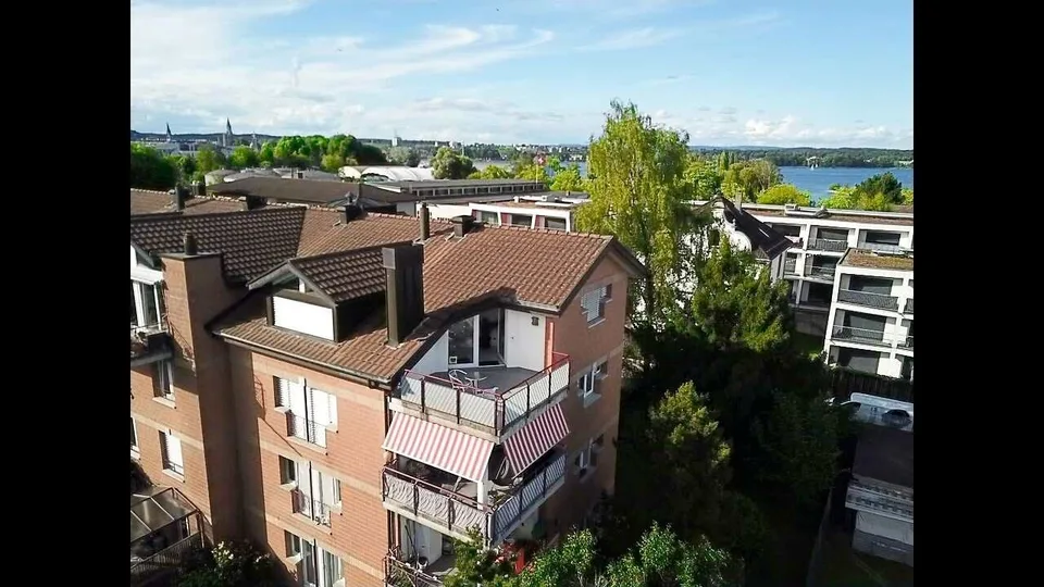 Ganz oben. Ganz besonders. Zwischen Stadt und See