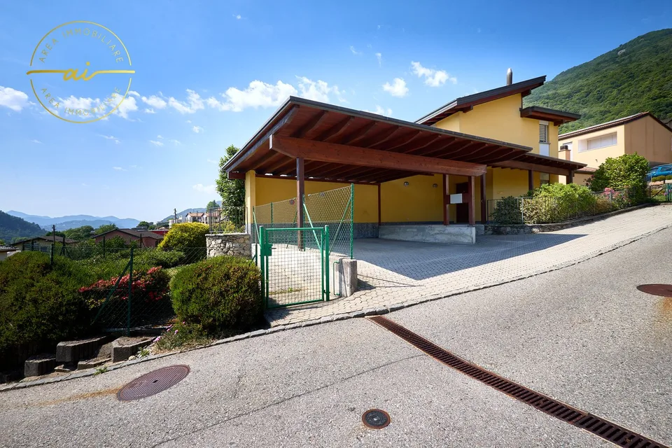 VILLA CON STUDIO SEPARATO E MERAVIGLIOSO GIARDINO