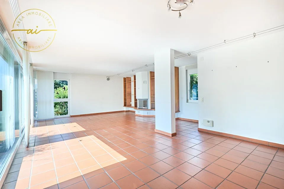 VILLA CON STUDIO SEPARATO E MERAVIGLIOSO GIARDINO