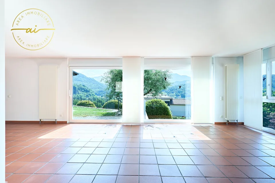 VILLA CON STUDIO SEPARATO E MERAVIGLIOSO GIARDINO