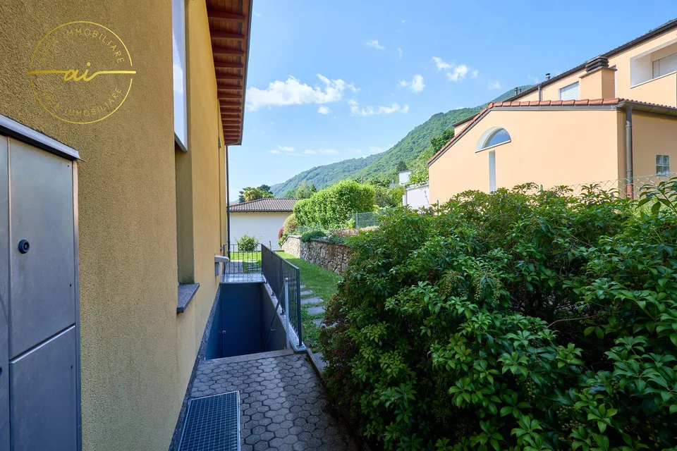 VILLA CON STUDIO SEPARATO E MERAVIGLIOSO GIARDINO