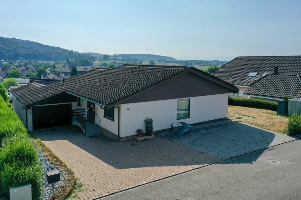 Einfamilienhaus mit grossem Garten an guter Lage