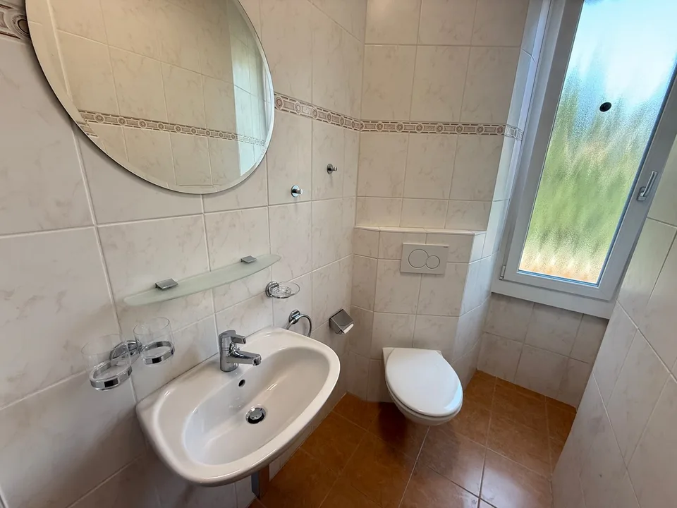 Bright 5-room apartment with balcony in the city center