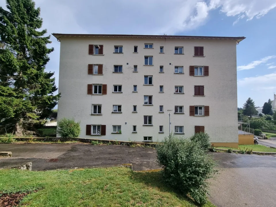 Appartamento a Les Geneveys-sur-Coffrane con carattere di villaggio