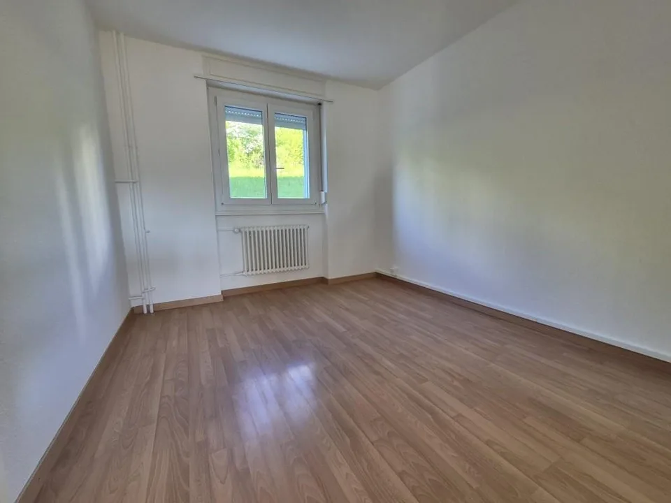 Bello appartamento familiare con balcone al piano terra