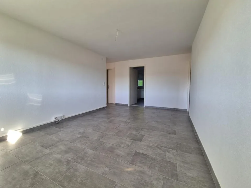 Bello appartamento familiare con balcone al piano terra