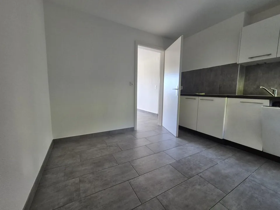 Bello appartamento familiare con balcone al piano terra