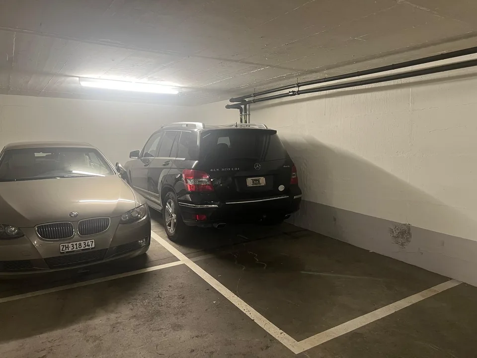 Tiefgaragen- und Aussenparkplätze verfügbar