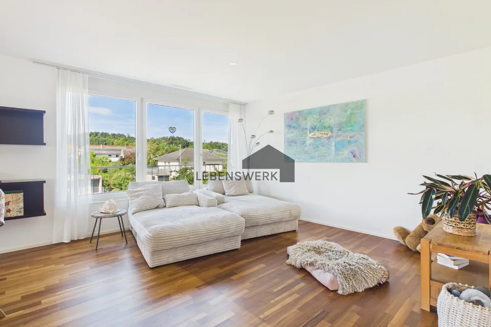Appartamento raro di 5,5 locali con vista sul lago e due balconi, parcheggio sotterraneo