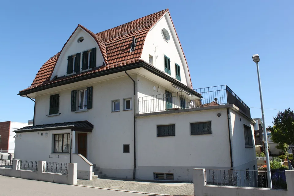 Wohn- und Geschäftshaus an zentraler Lage in Erlen
