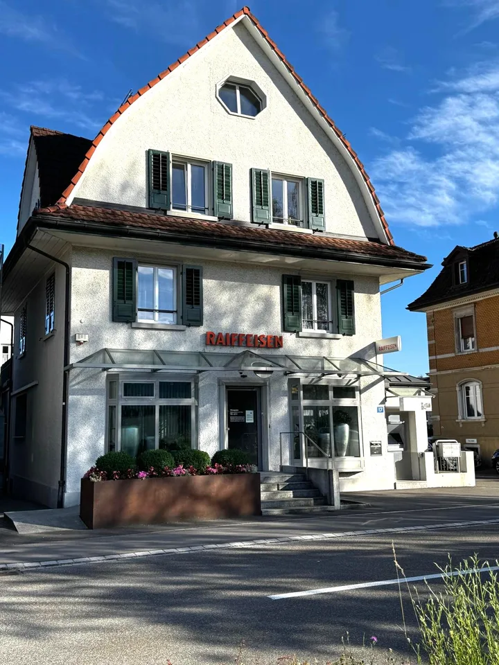 Wohn- und Geschäftshaus an zentraler Lage in Erlen